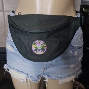 Girl Scouts 'Girls Run The World' Green Fanny Waist Pack.